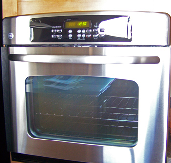 Picture of General Electric GE wall oven model JTP30.